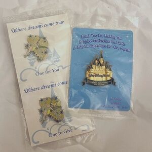 Lot of 2 NEW - LE Tinker Bell (2) Sharing and Cinderellas Castle (2005) Pins